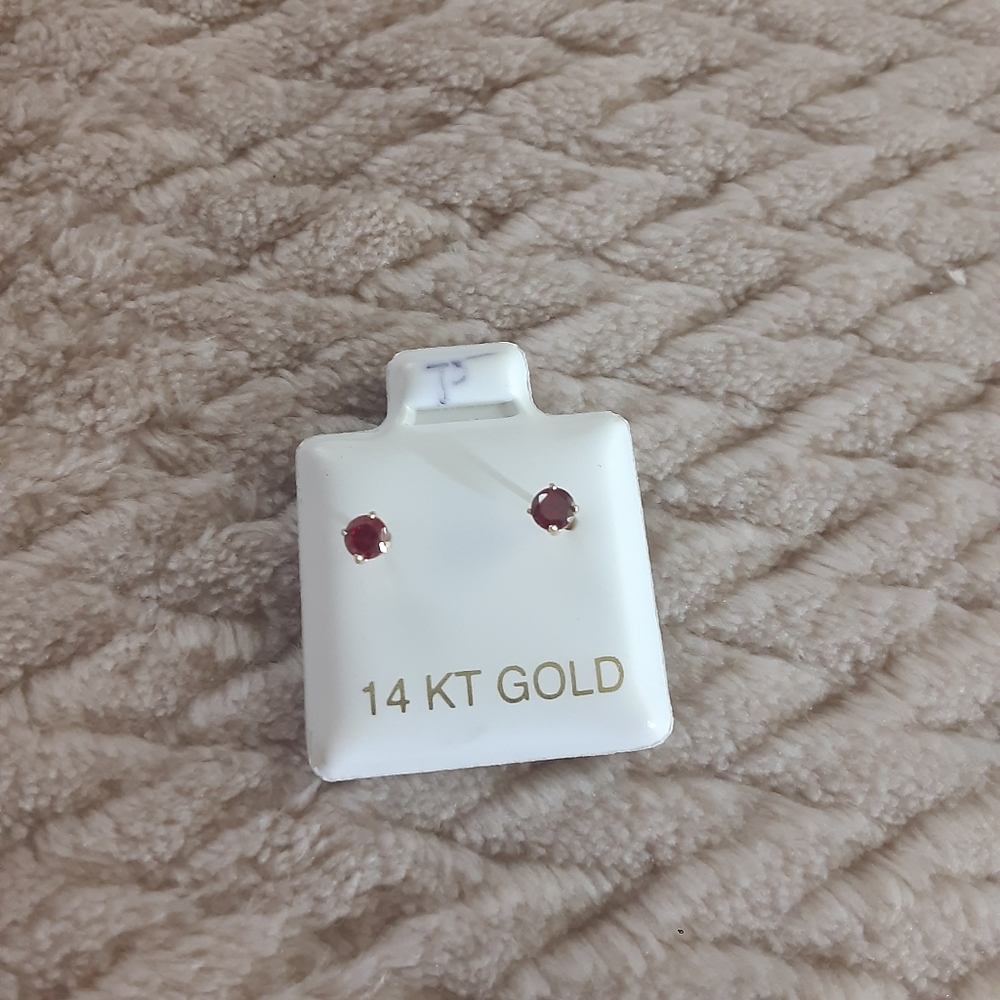 14 kt gold earring 2mm